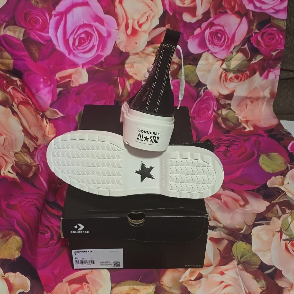 Converse - Picture 2 of 4